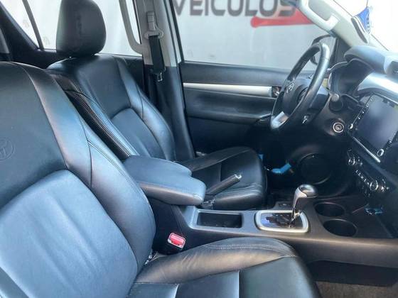 TOYOTA HILUX 2.8 SR 4X4 CD 16V DIESEL 4P AUTOMÁTICO